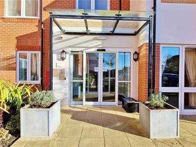 COMMUNAL GARDENS & PARKING